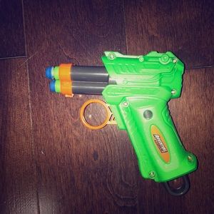 A little nerf gun that shoots far but don’t Hurt